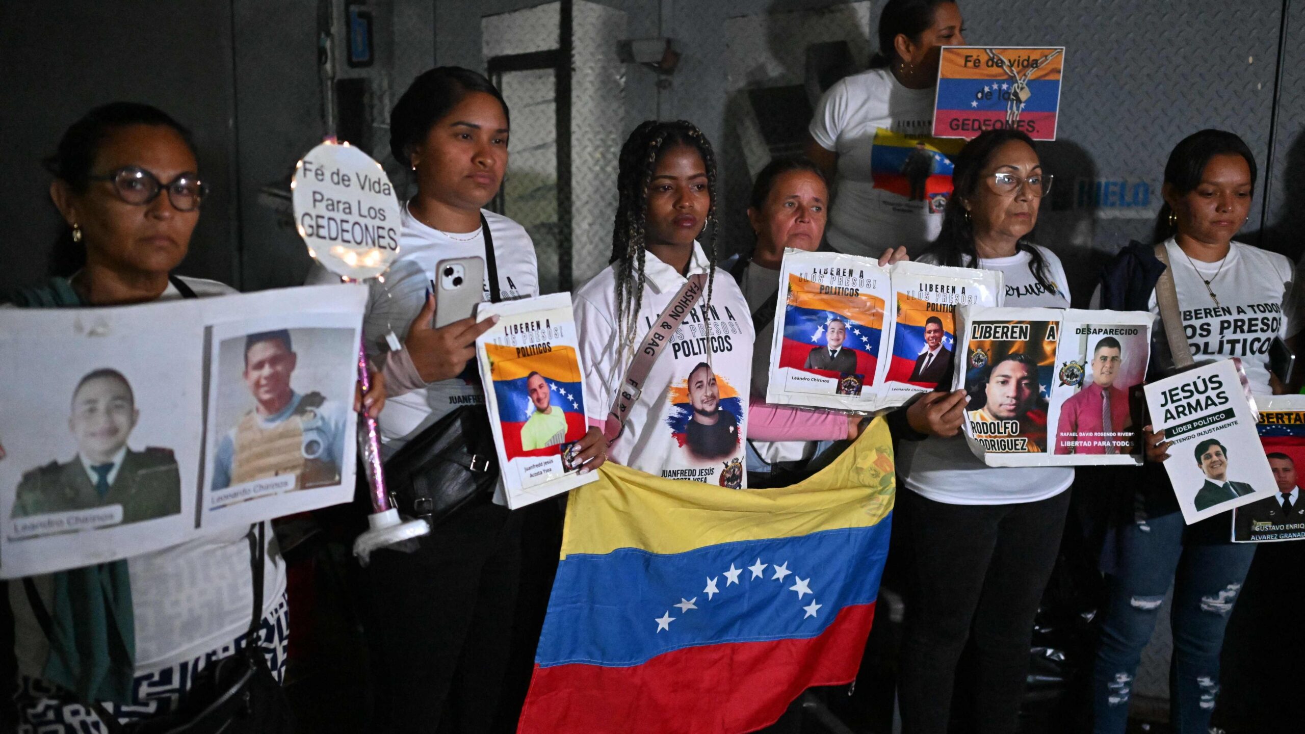Vigilia de los familiares de presos políticos. Foto APJuan Barreto