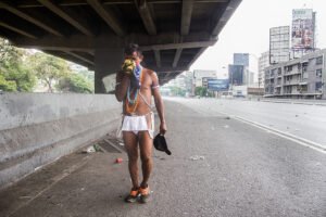 Derechos de los pueblos indígenas en Venezuela reconocimiento constitucional y desafíos actuales